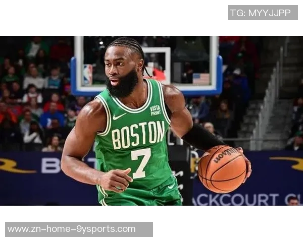 杰伦布朗半场表现出色16投7中贡献16分5篮板3助攻正负值高达22